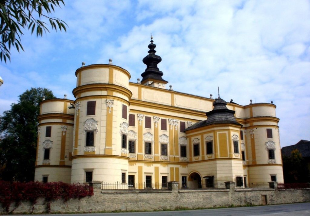 Obrázok podujatia A bolo svetlo! / večerná prehliadka kaštieľa